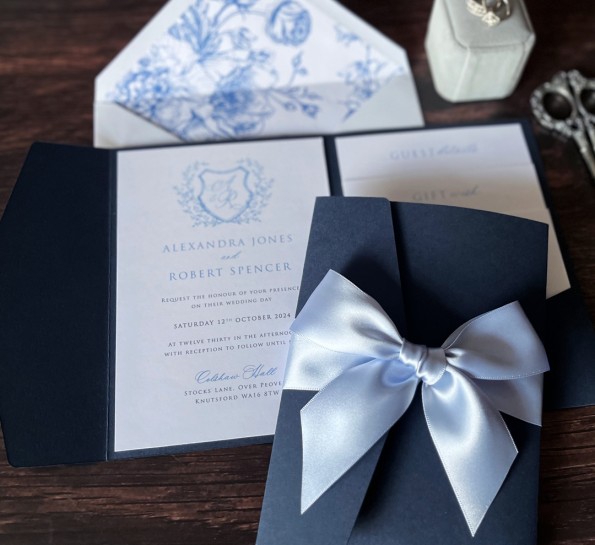 Pretty Crest in Blues
